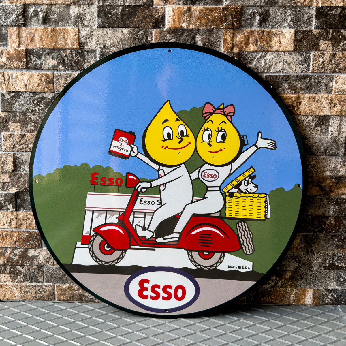 Esso Oil Drop Man and Woman Metal Tabela