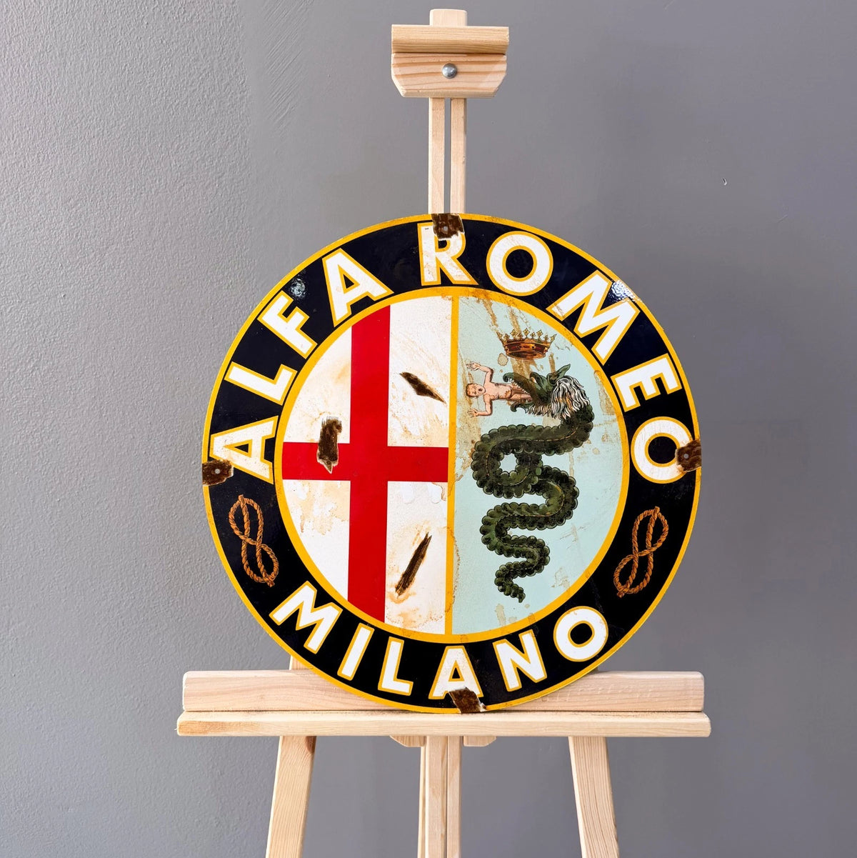 Alfa Romeo Milano Rusty Metal Tabela