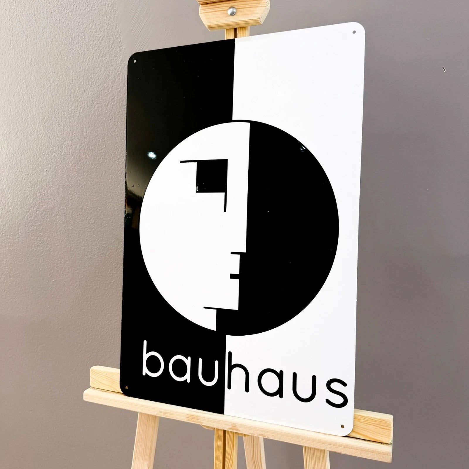 Bauhaus - Minimalist Modern Art Metal Tabela
