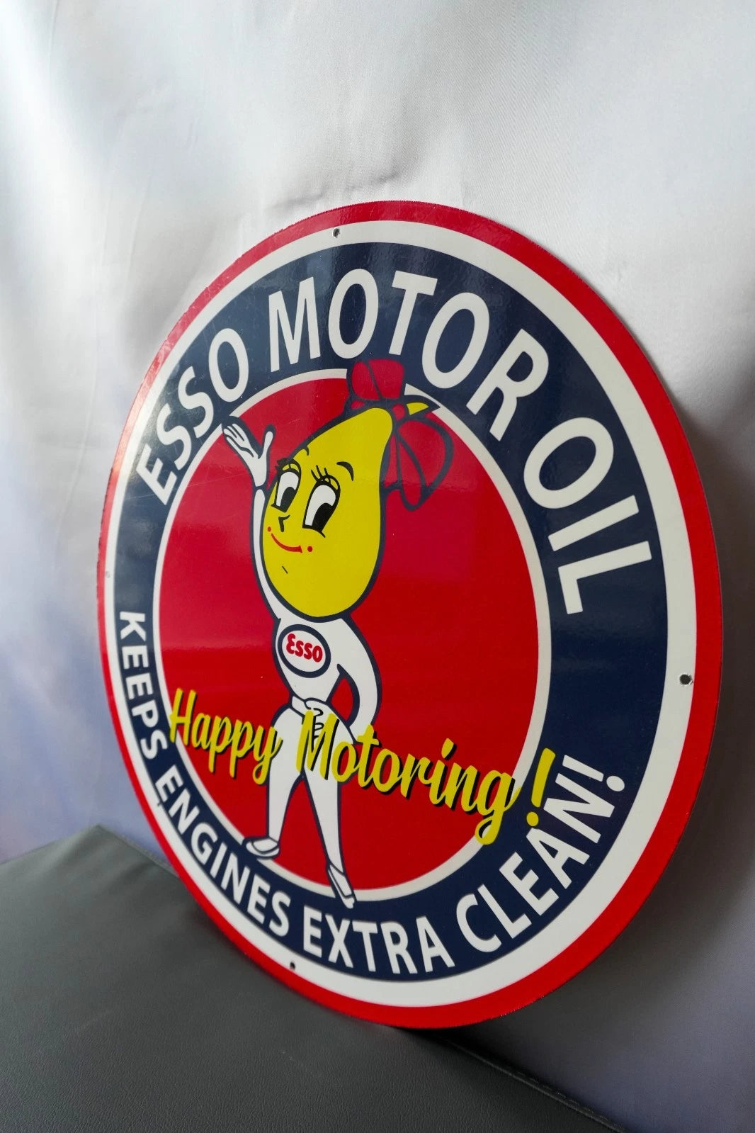 Esso Motor Oil - Happy Motoring! Female Oil Drop Mascot - 19.7 Metal Tabela