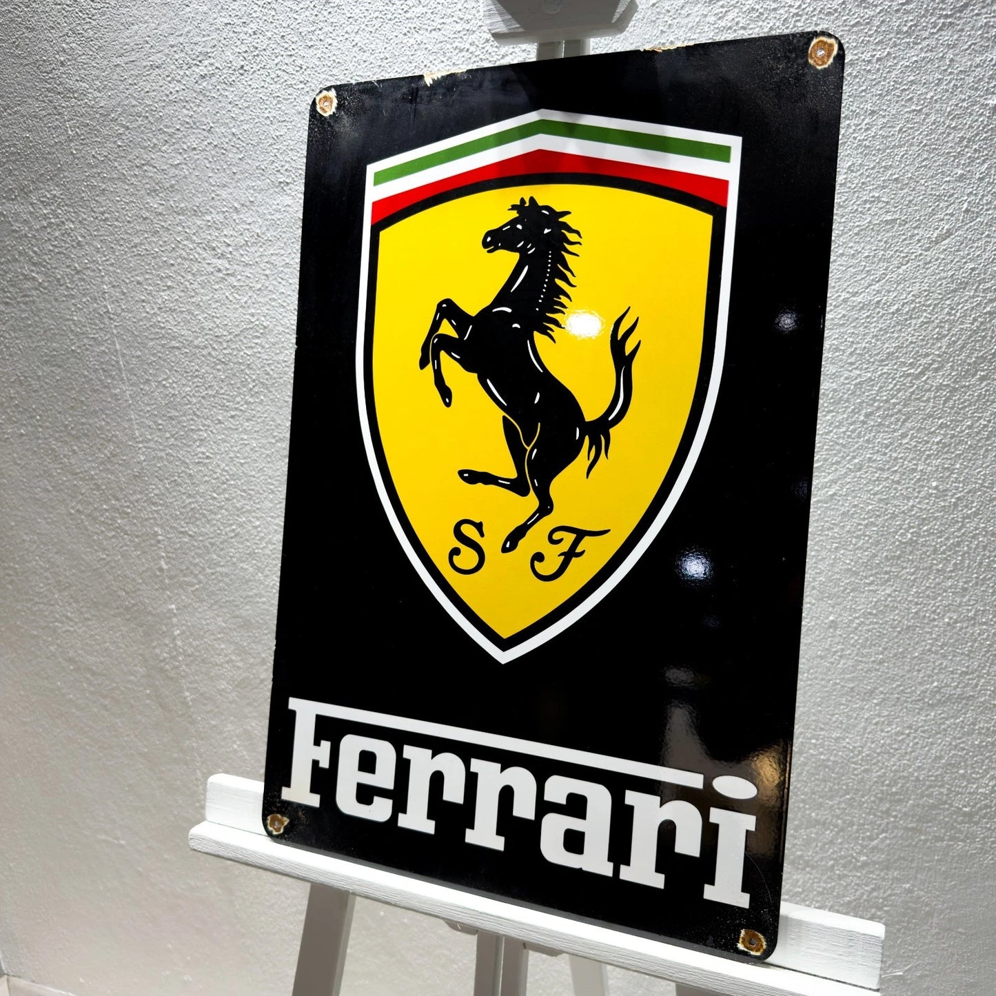 Ferrari Rusty Shield Metal Tabela