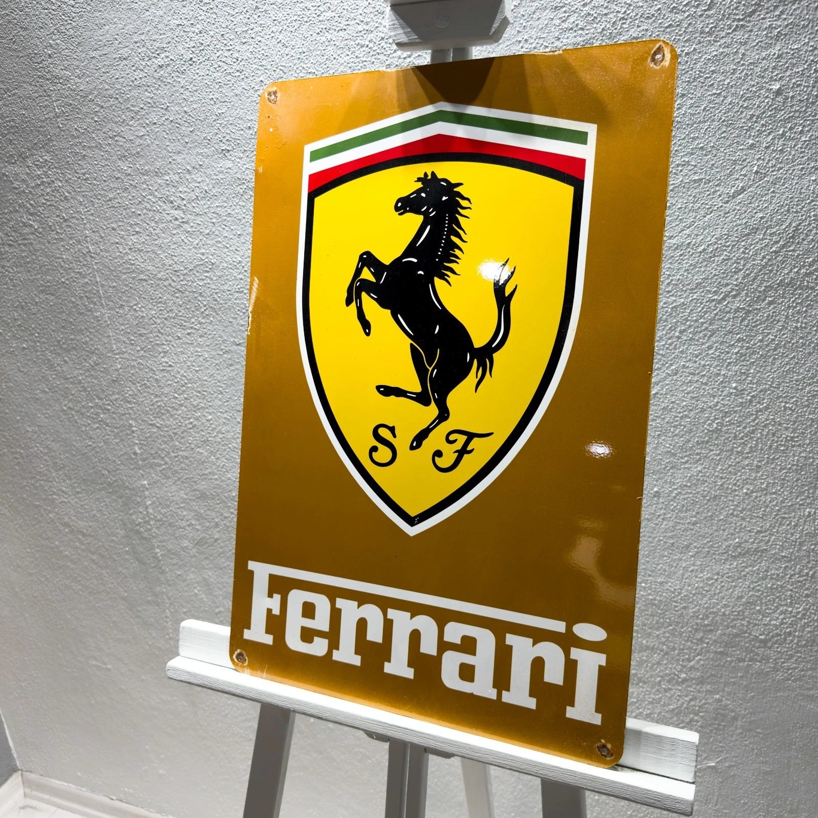 Ferrari Rusty Shield Metal Tabela