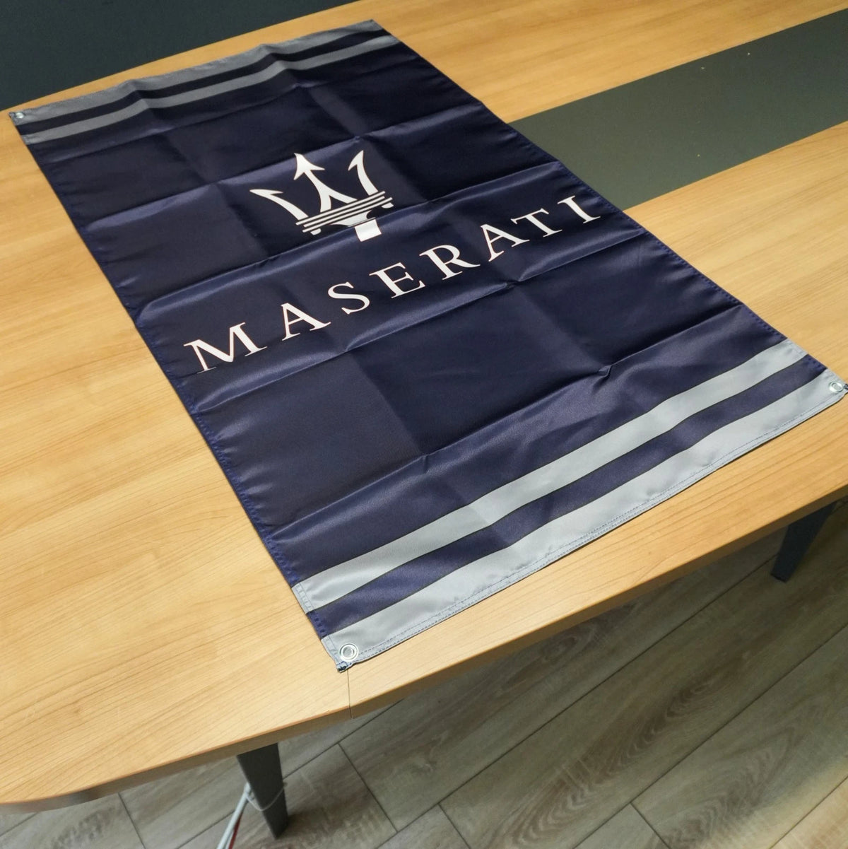 Maserati Trident Silver Flama