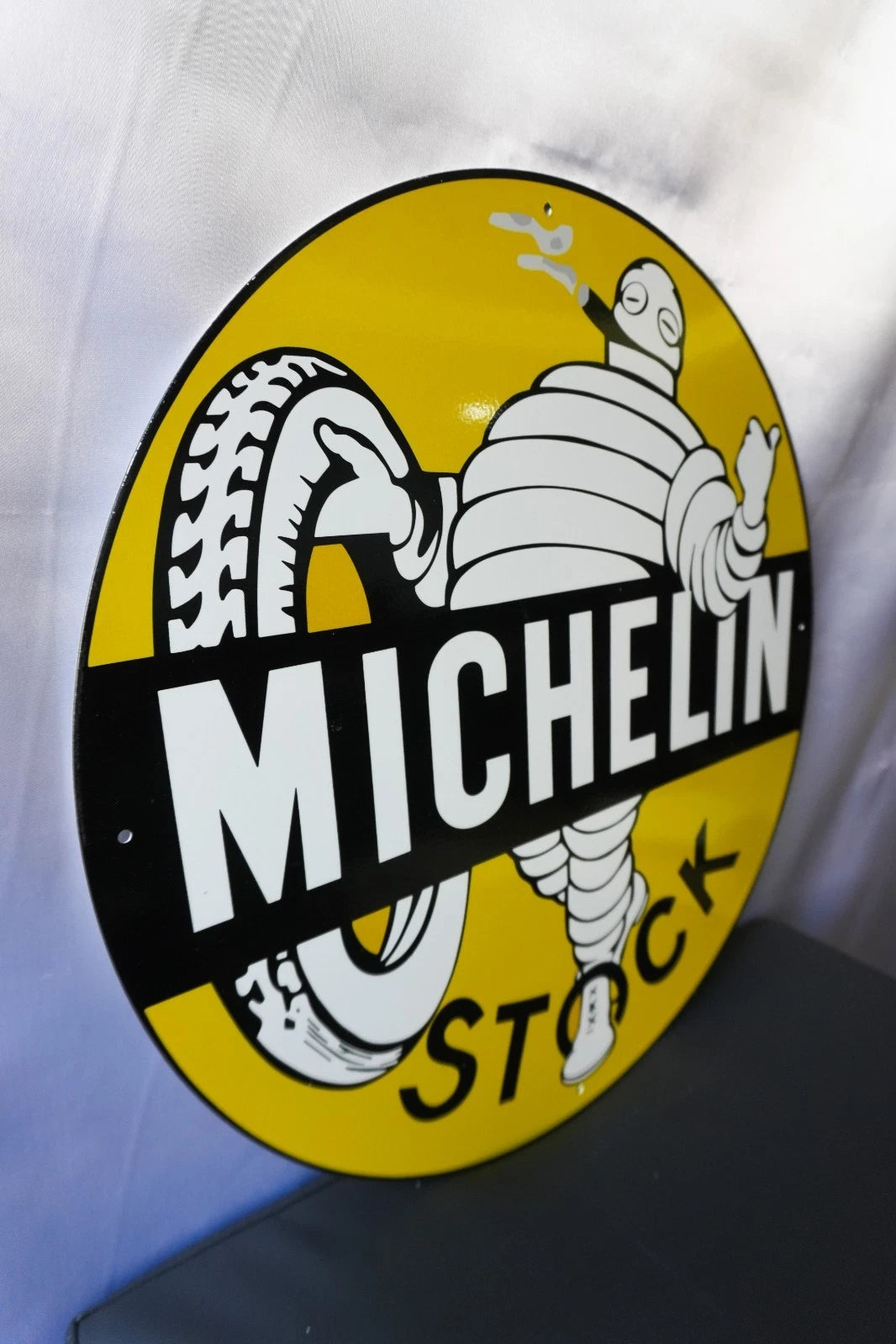 Michelin Stock - Bibendum Smoking Metal Tabela