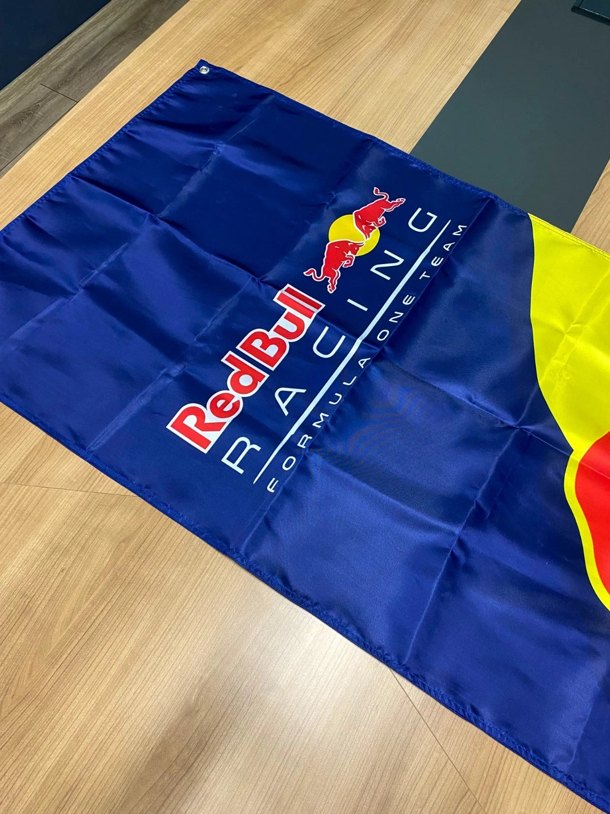 Red Bull Racing - Formula One Team Flama