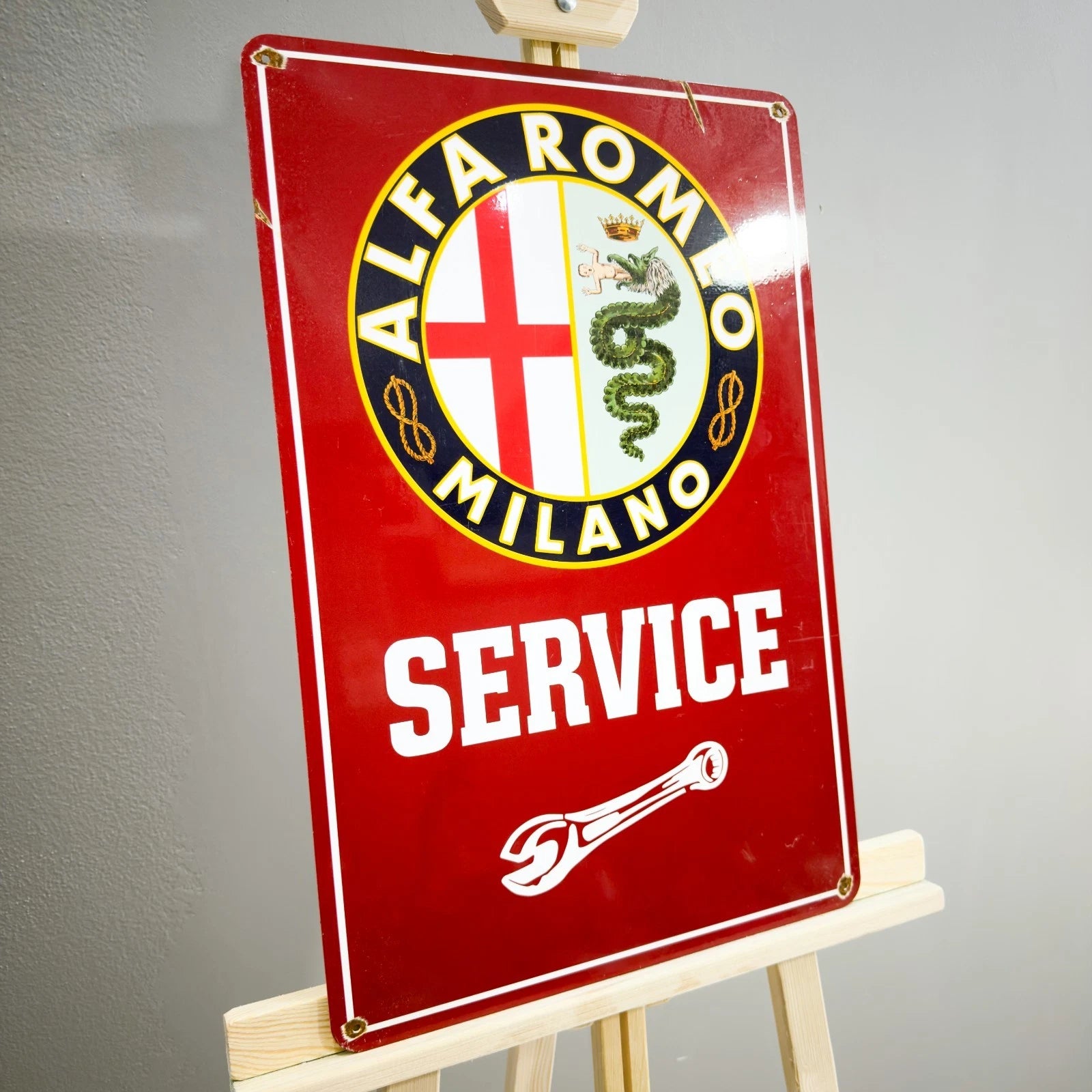 Rusted Alfa Romeo Service Metal Tabela