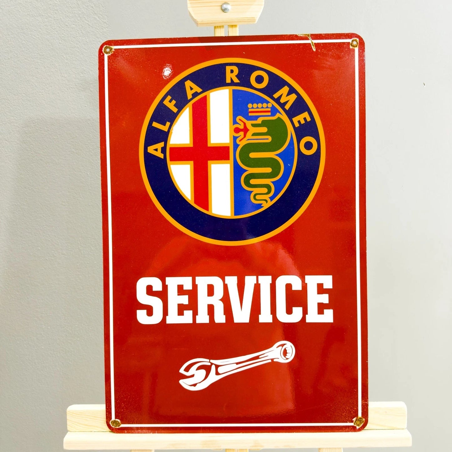 Rusted Alfa Romeo Service Metal Tabela