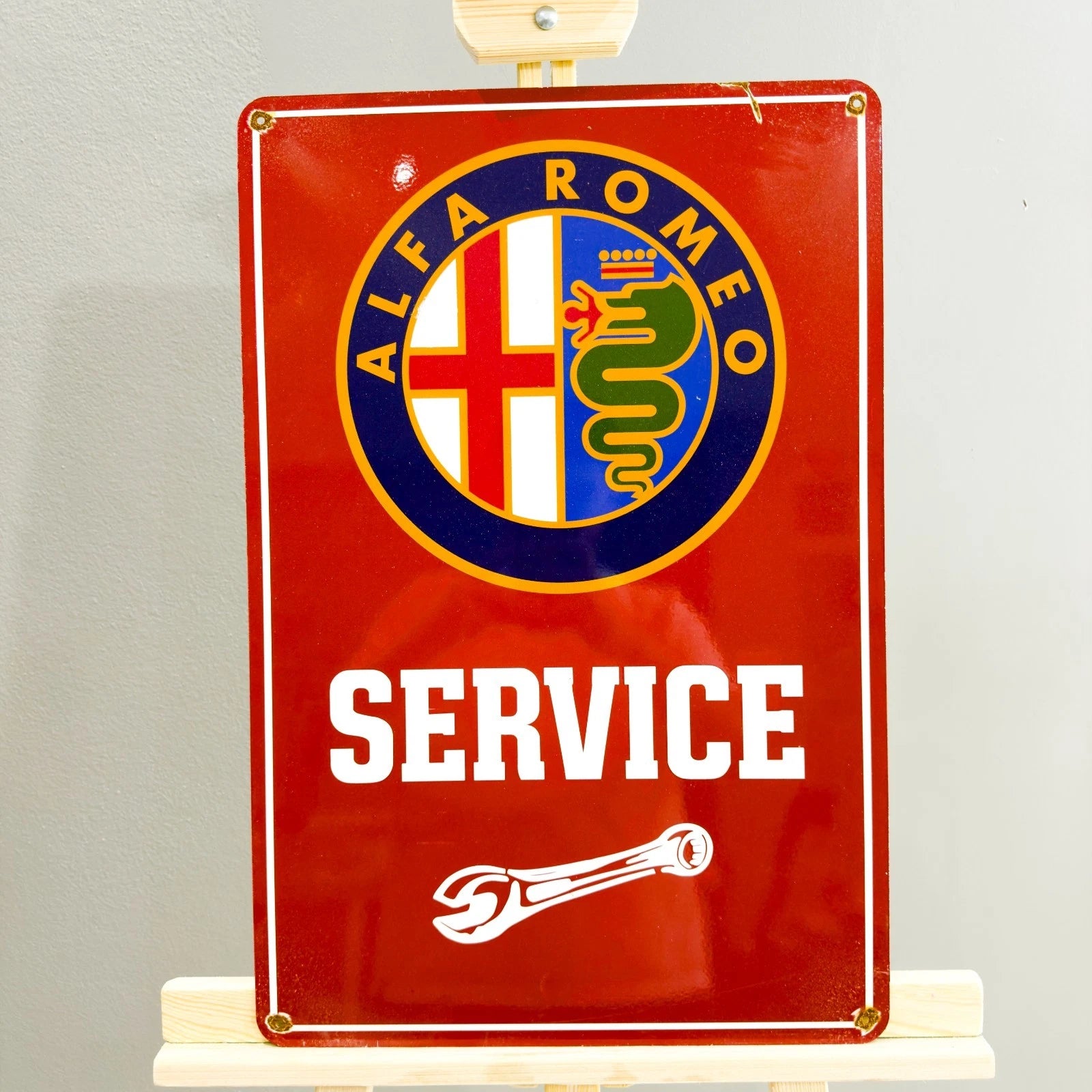 Rusted Alfa Romeo Service Metal Tabela