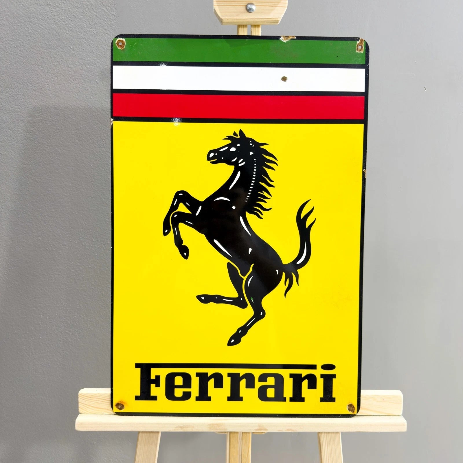 Rusted Ferrari Prancing Horse Metal Tabela